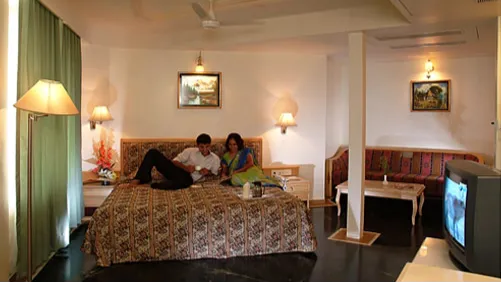  Deluxe Suite 