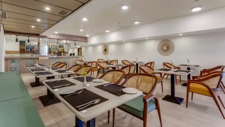 LARA LARAM RESTOBAR