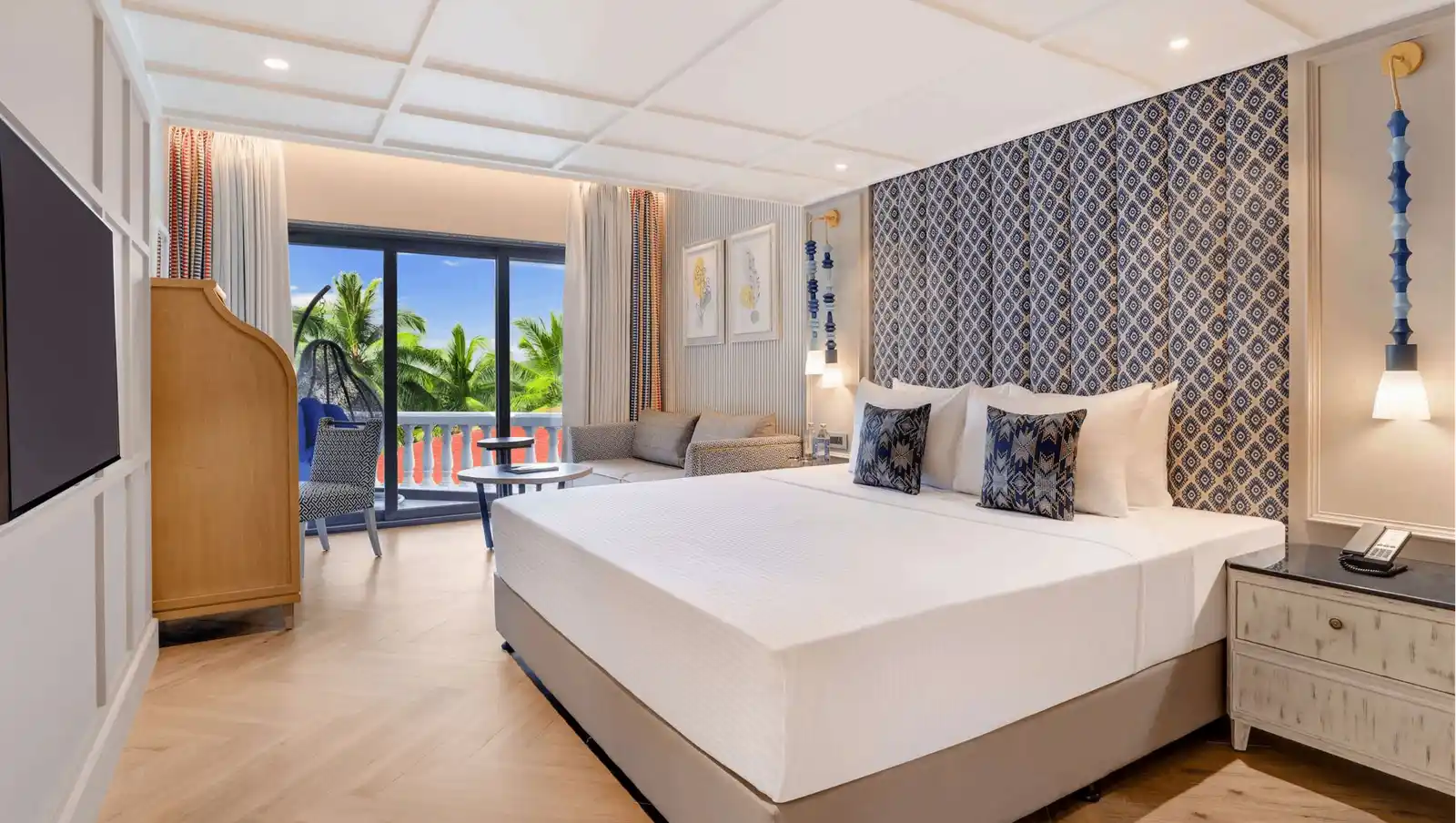 Deluxe Room with 1 King Bed with Balcony