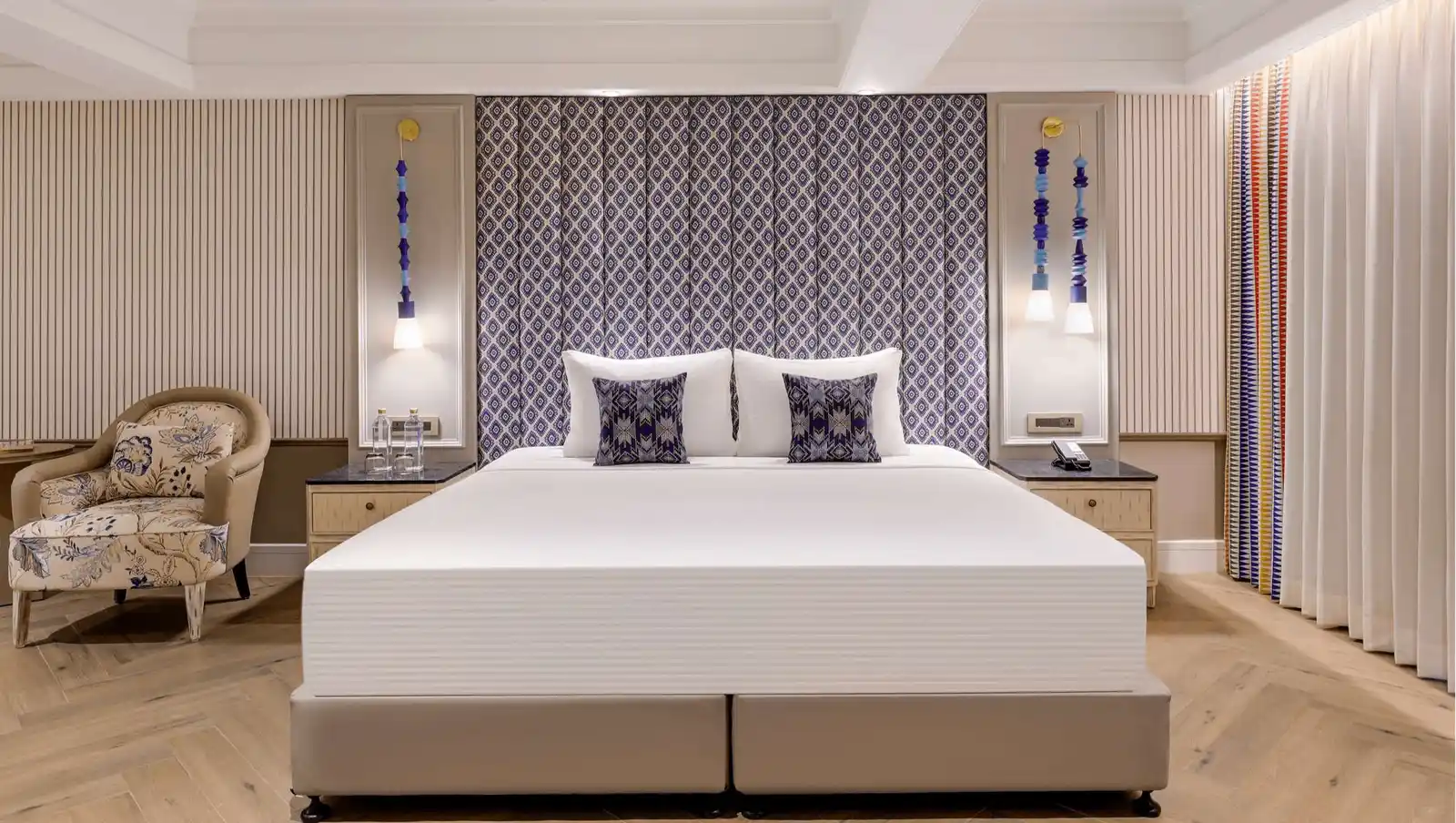 Premium Room with 1 King Bed with Balcony and Bathtub