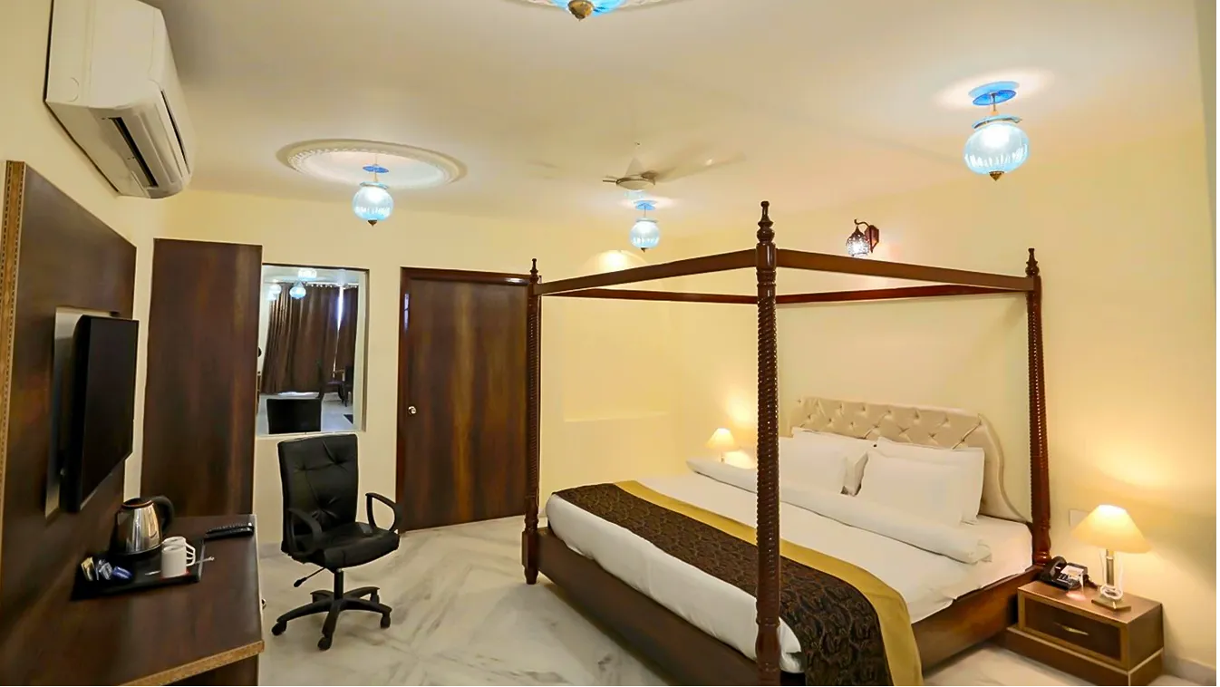 Luxury Suite with Plunge Pool