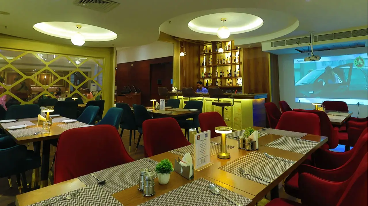 Restaurant & Bar