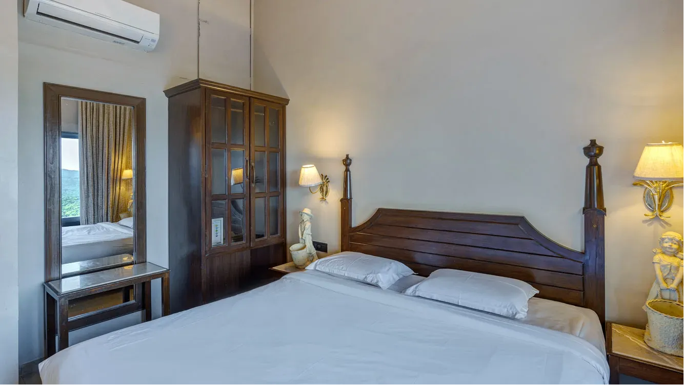 Valley Suite - Front Valley View, 1 Bed, 1 Indian Bed, Balcony