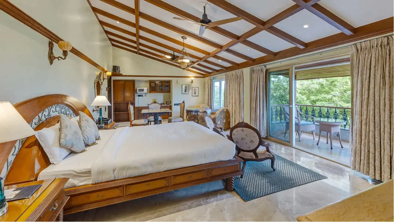 Maharaja Suite - Front Partial Mountain View, 1 Bed, Balcony, Bathtub Jacuzzi