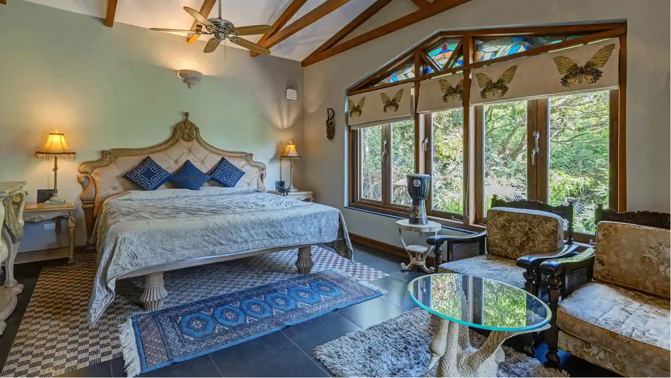 The Blue Heart - 1 Bed, 1 Indian Bed, Private Outdoor Pool, Bathtub Jacuzzi