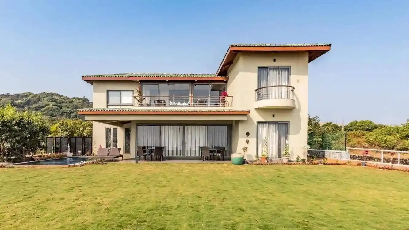Advait bungalow - 4bhk, TV room, Sundance Spa, private outdoor pool, valley facing, lawn