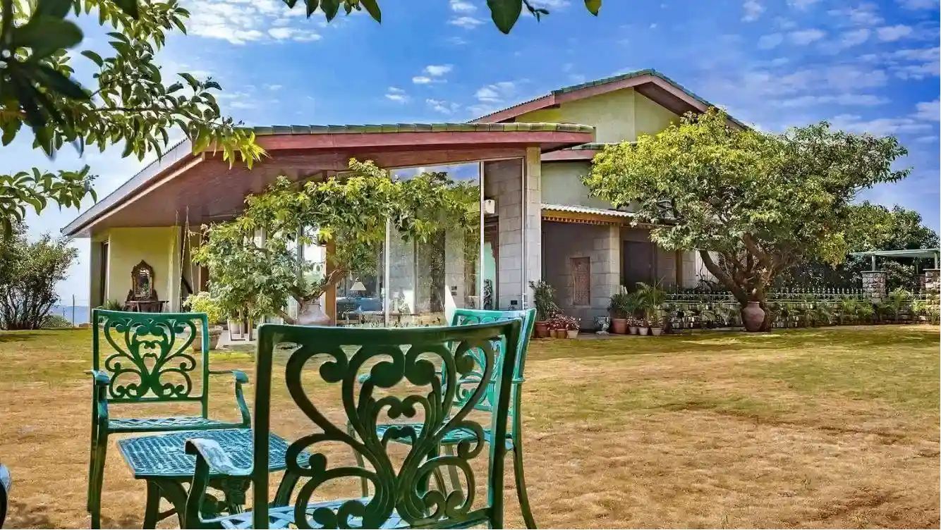 Nandati bungalow - 4bhk, Sundance Spa, private outdoor pool, valley, mountain and forest facing, large lawn