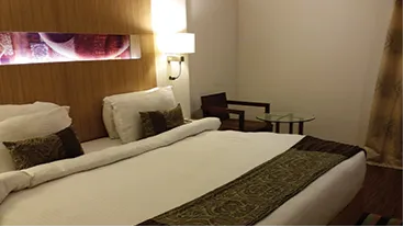 DELUXE ROOMS