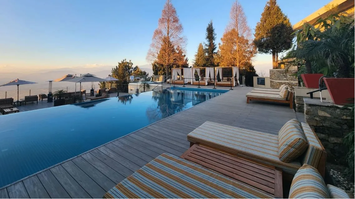 Infinity Pool & Jacuzzi