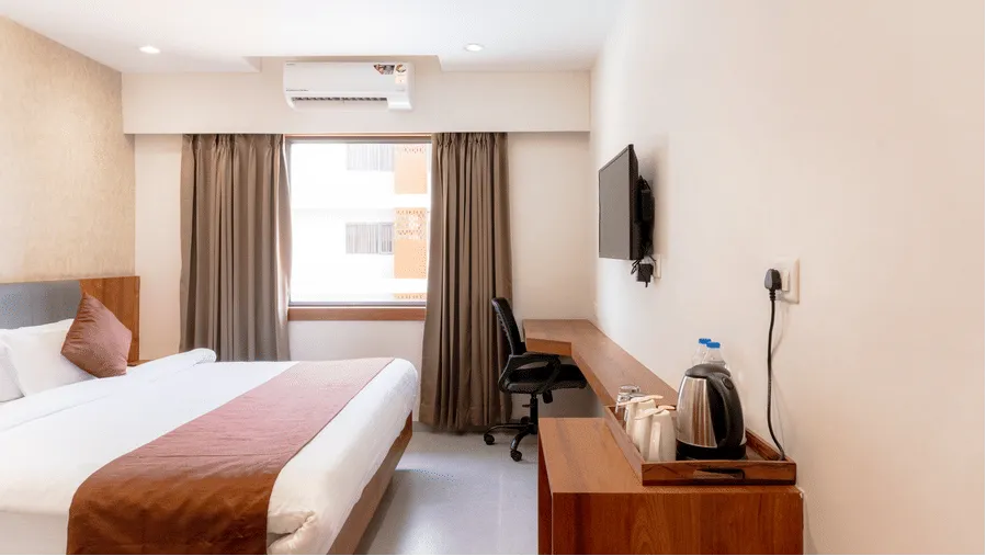 Deluxe Room (Queen Bed)