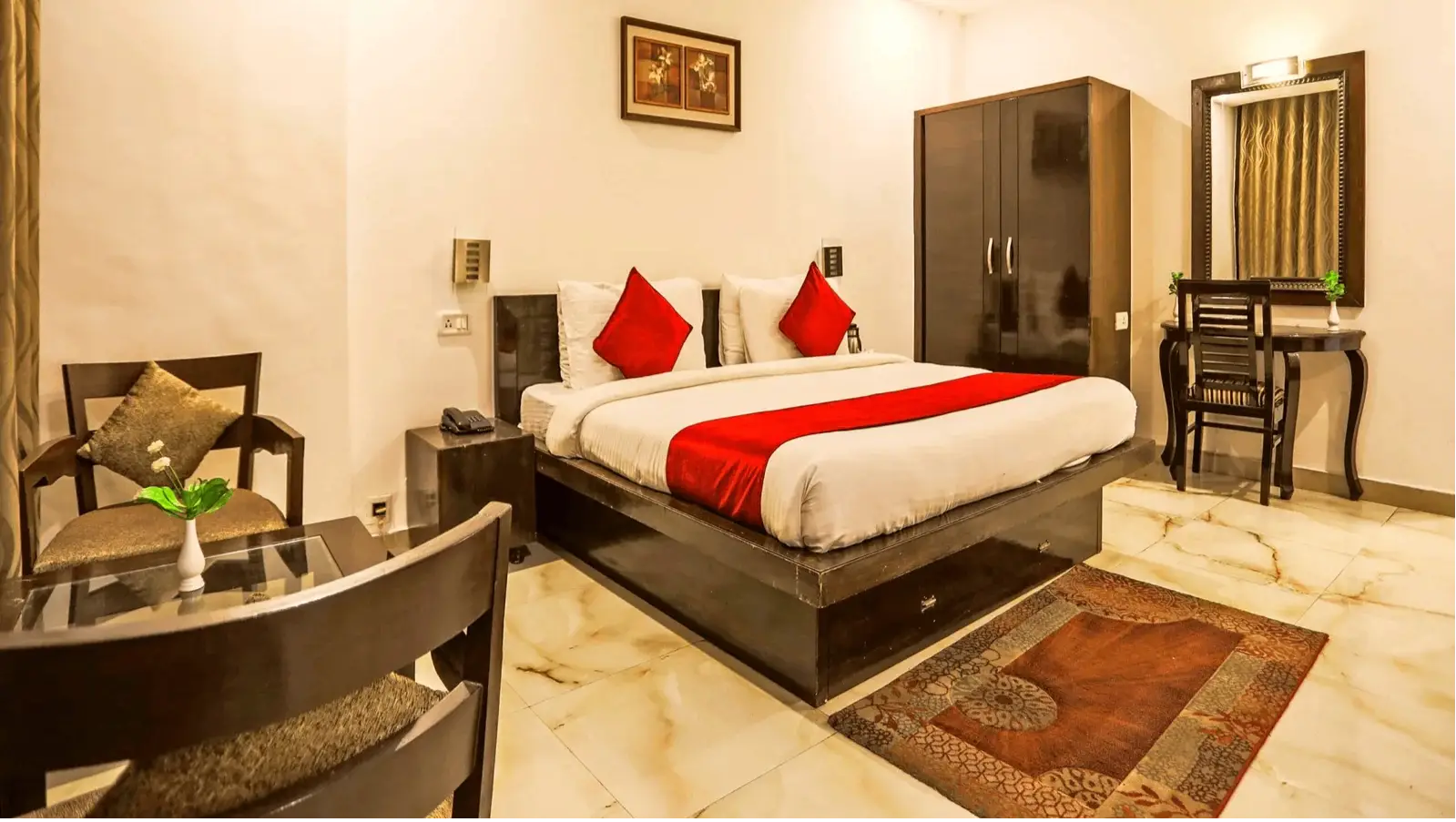 Exotic Room With Balcony