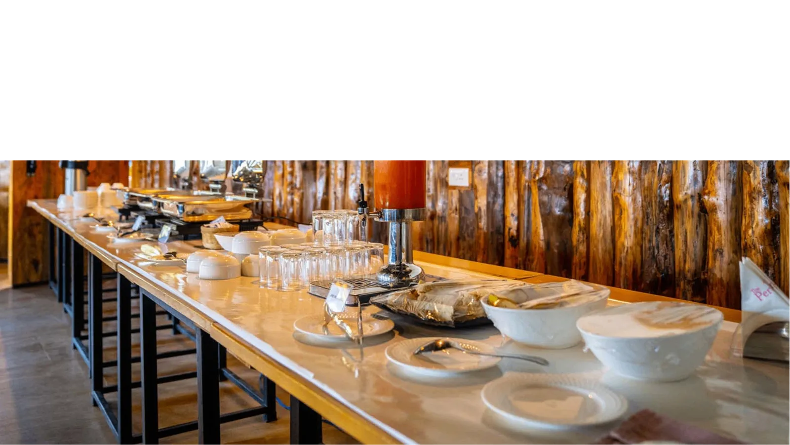 Woodlogs Restaurant at The Peru Resort