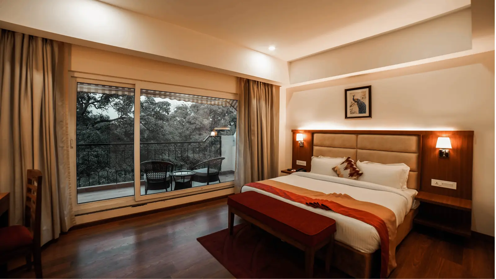 EXECUTIVE ROOM