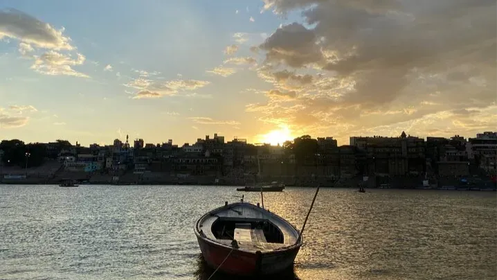 Marigold Boat Tour in Varanasi
