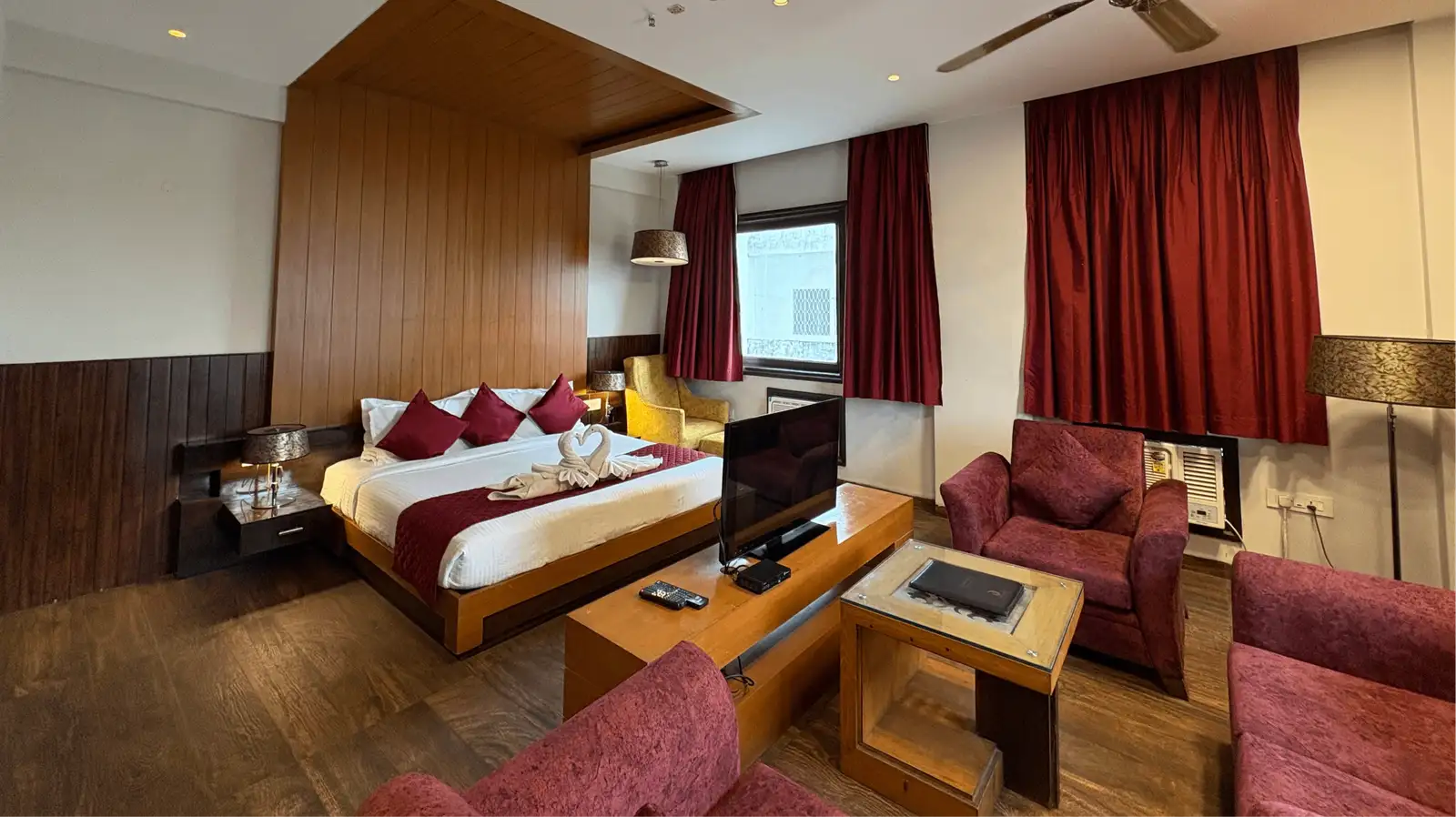 Grand Elite Suite With Bathtub