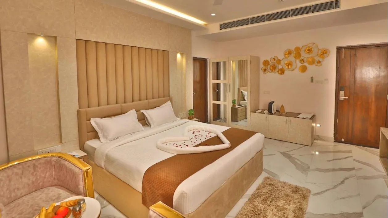 Suite with Infinity Pool