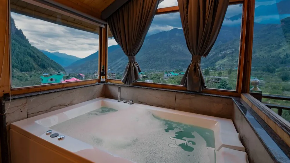 Nazaara Luxe (Private Jacuzzi)