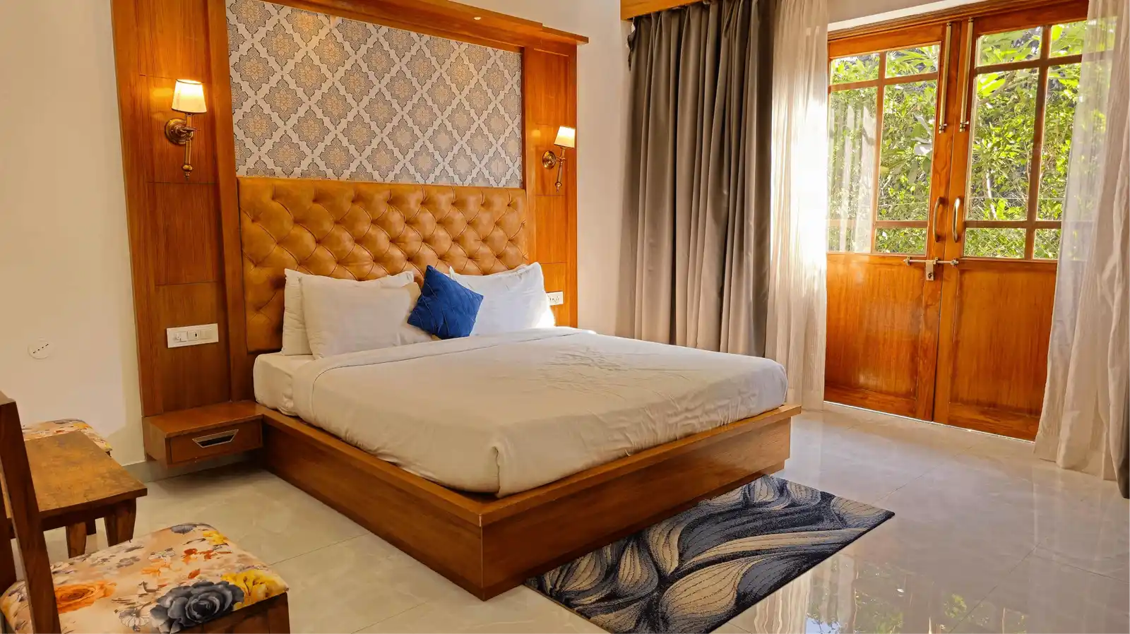 Deluxe King Room with Garden View