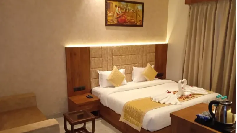 PREMIUM (DOUBLE/TWIN) ROOM