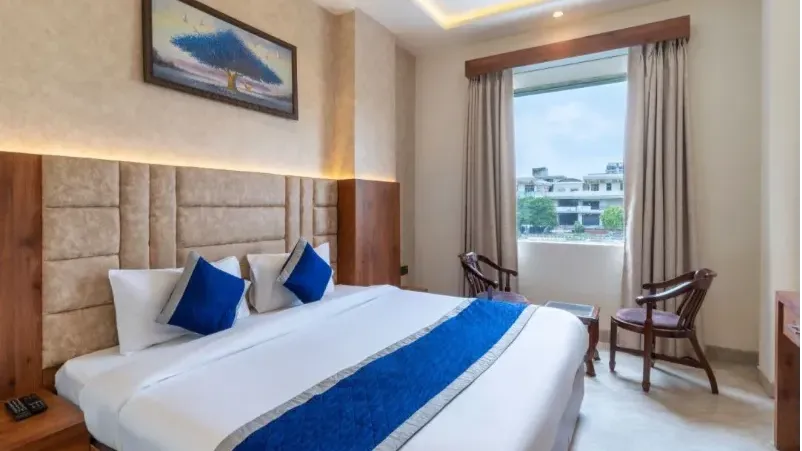 DELUXE (DOUBLE/TWIN) ROOM