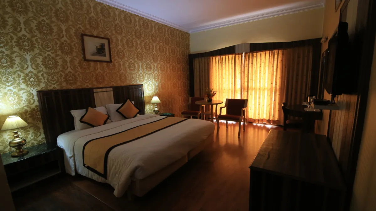  KNIGHTS ROOM