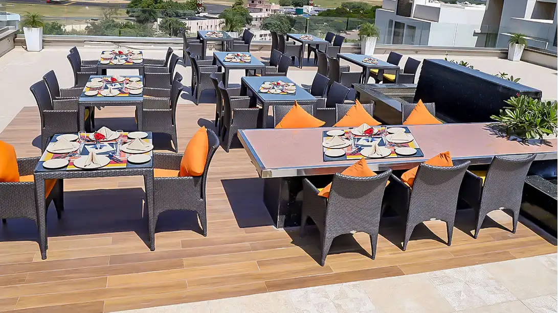 Lunar lounge ( rooftop buffet restaurant )