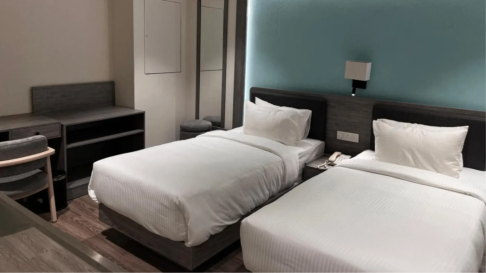 Duplex Premium Suite Twin Bed Balcony