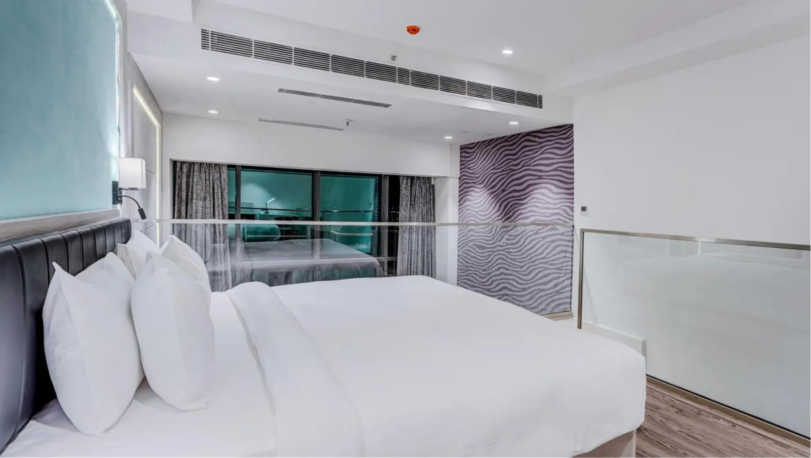 Duplex Executive Suite King Bed Balcony
