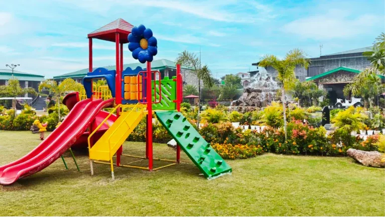 KIDS AREA