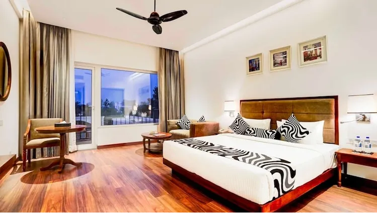 Deluxe Nature View Room with King Bed