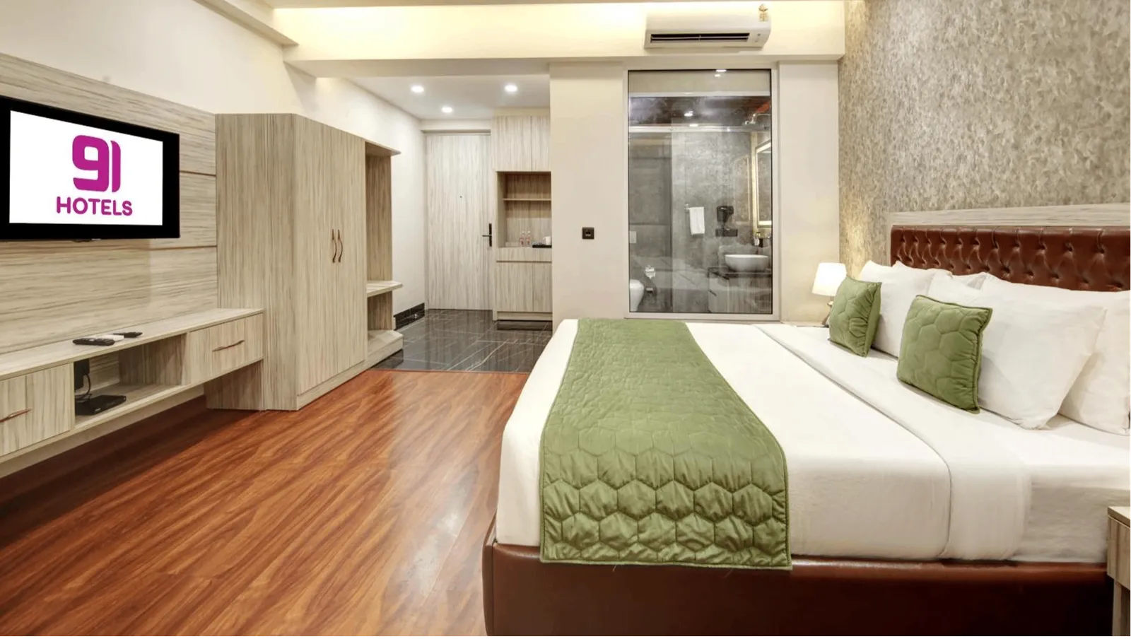 Grand Executive Room with City View