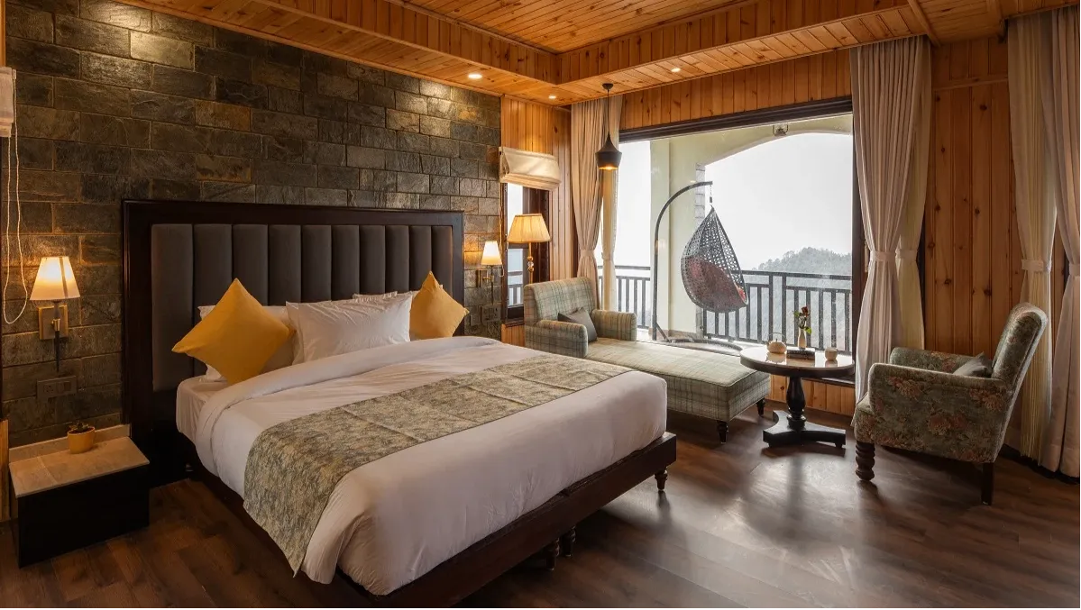 Buransh Retreat: Hilltop Luxury & Panoramic Grandeur