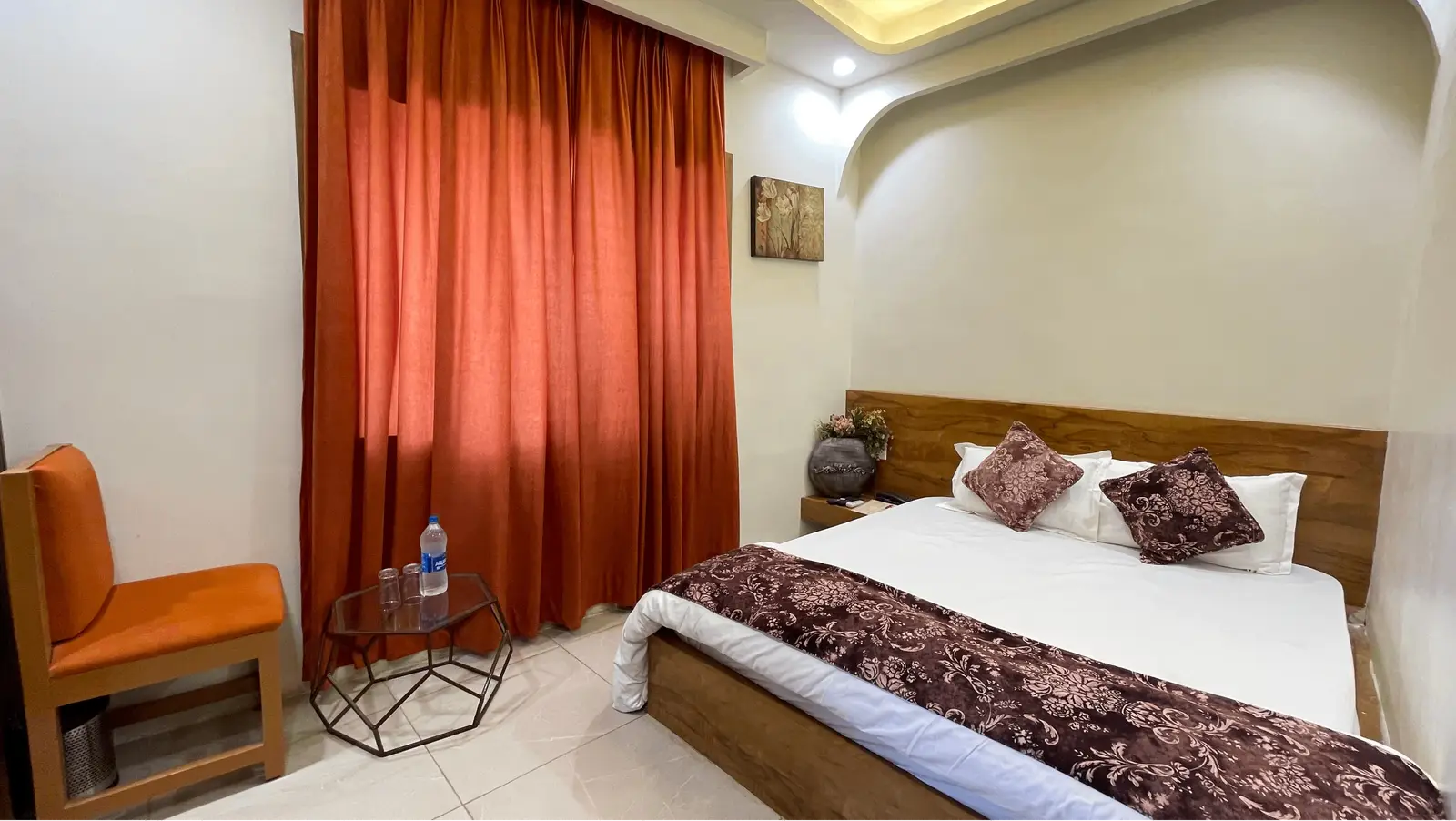 Queen Bed Room with City View