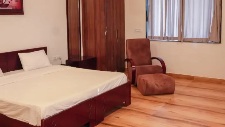 DELUXE FAMILY ROOM