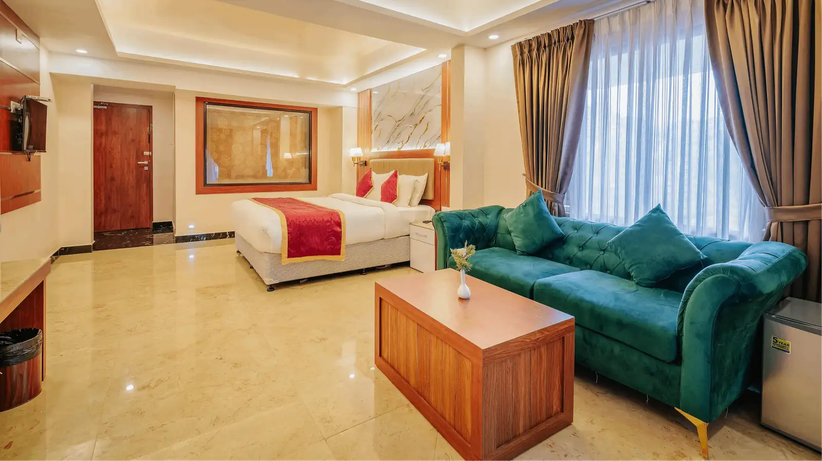 Crown Suite AC with Balcony