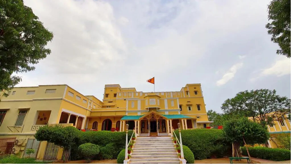 Aath Haveli
