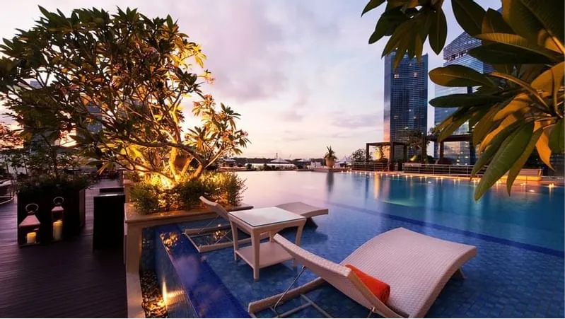 ROOFTOP POOL