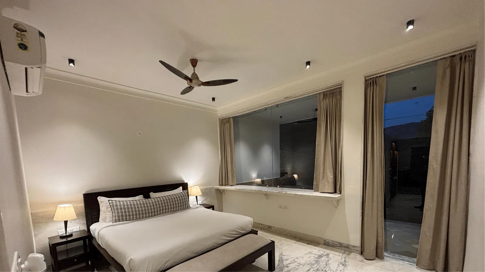 Guldaar Suite Room