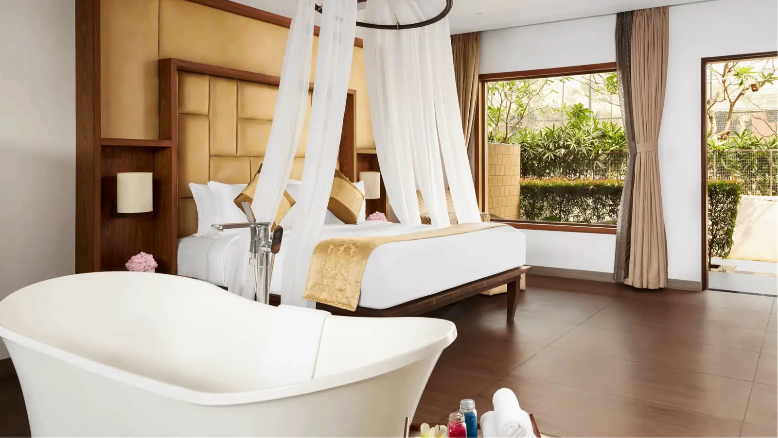 Premium Bathtub Room
