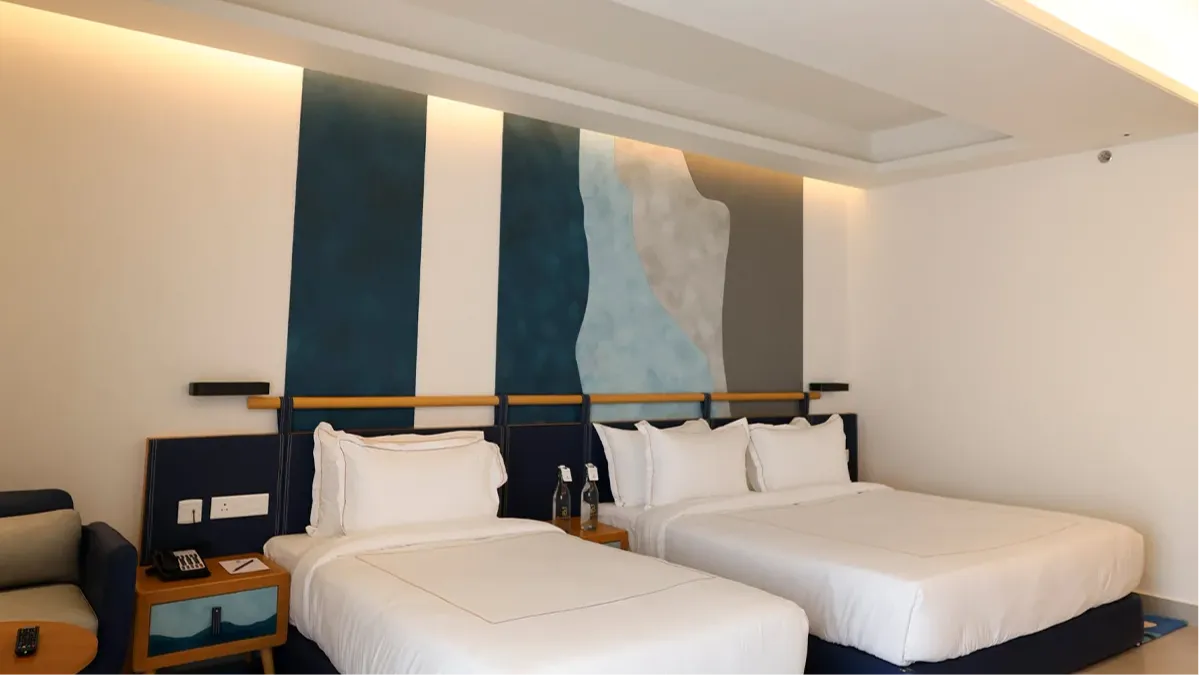 Family Deluxe King Room with One Single Bed and City View – Triple Occupancy