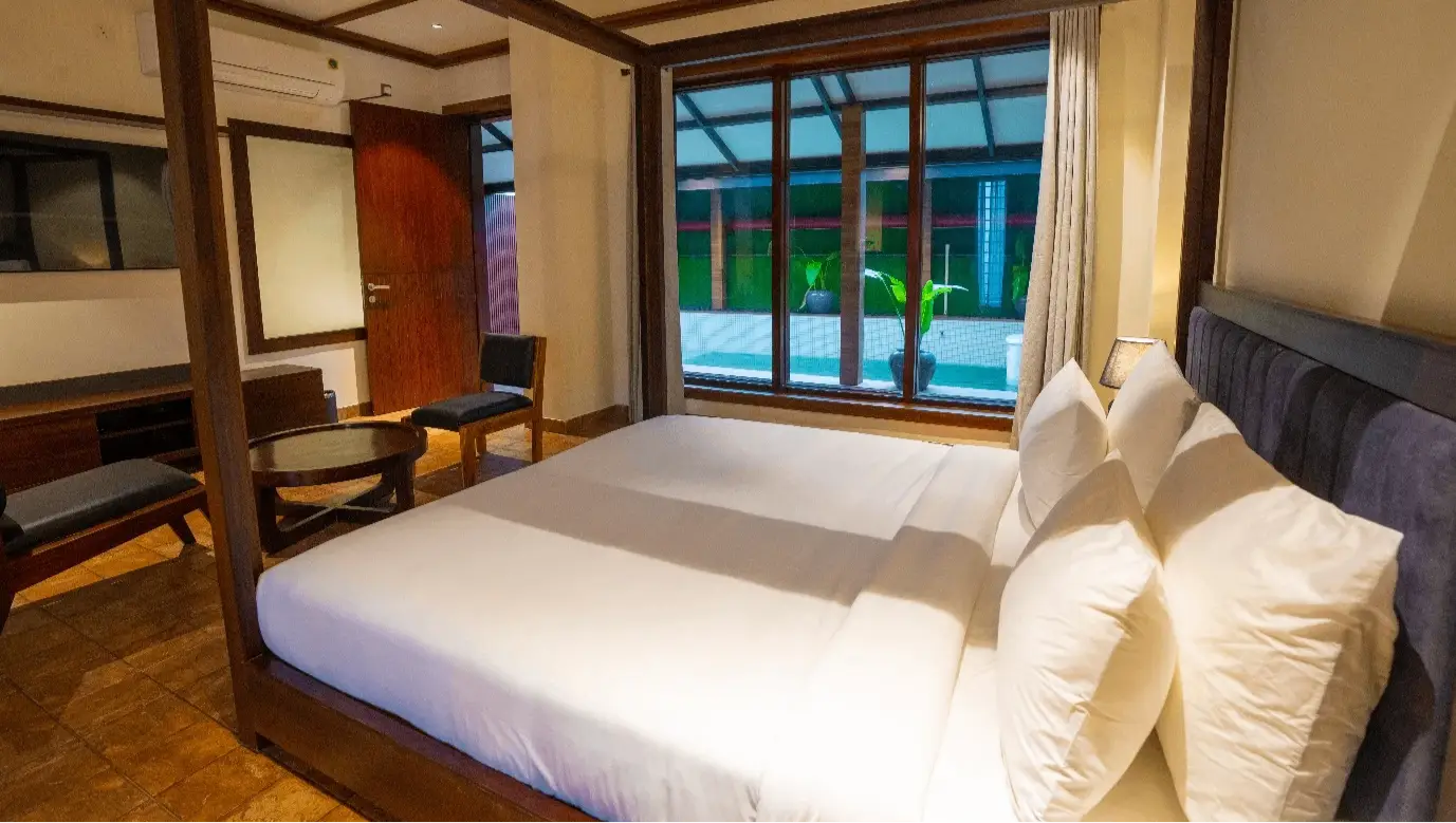 Suite room with pool