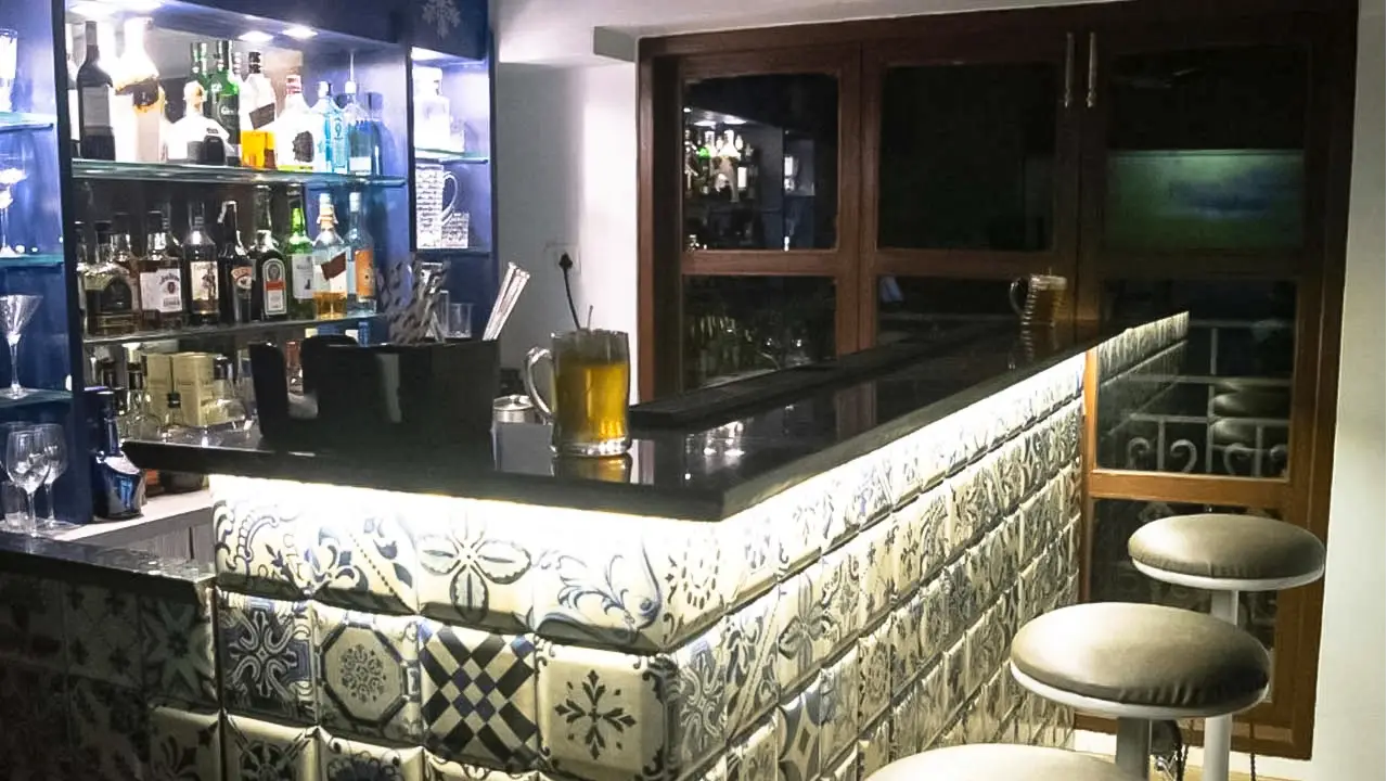 Aqua Lounge Bar