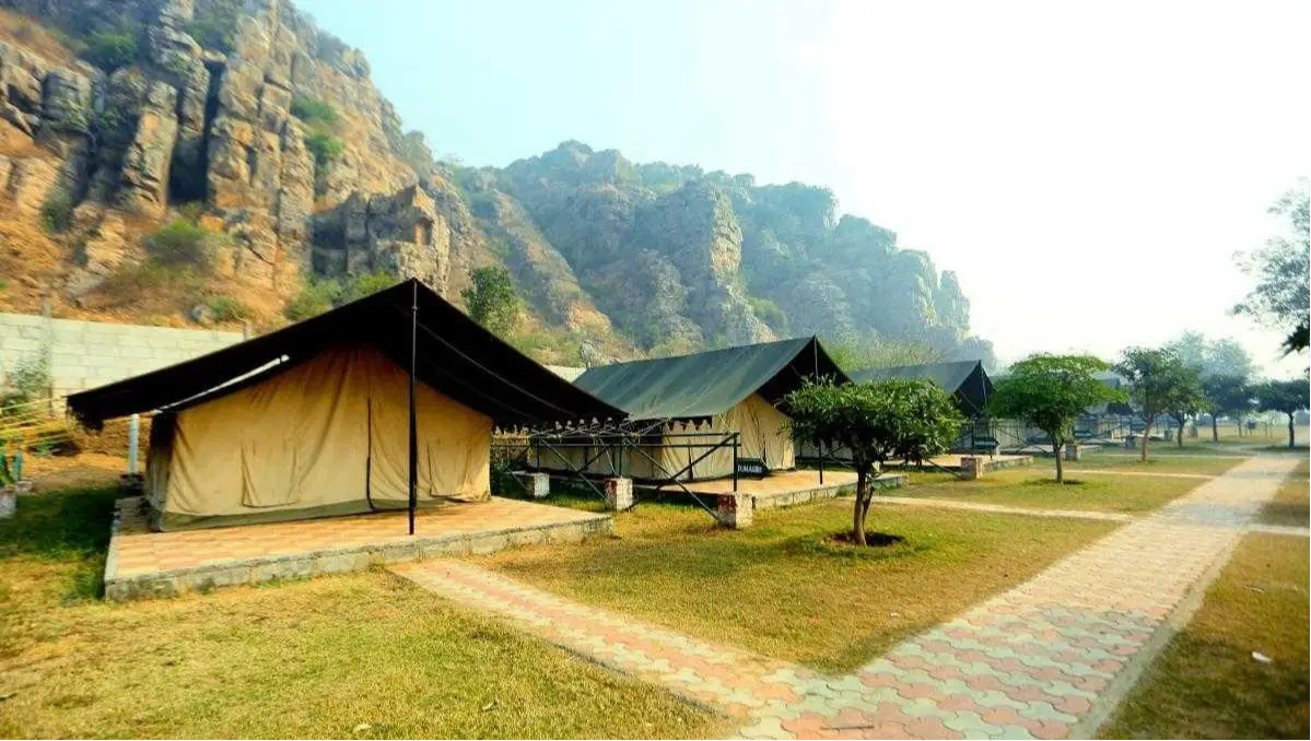 Dhauj Lake & Camp