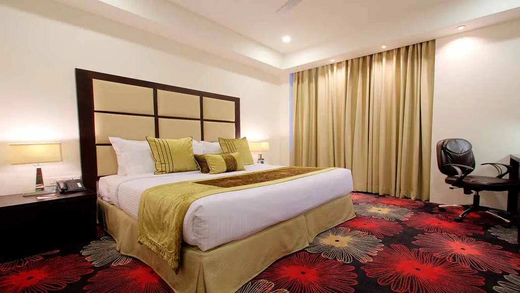 DELUXE ROOM