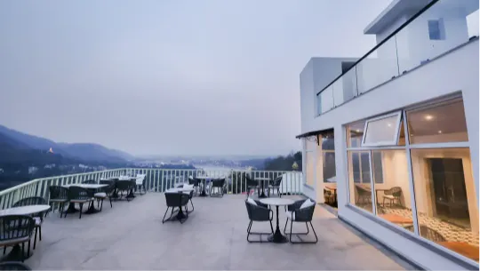 The Skyline-Rooftop Restaurant and Lounge