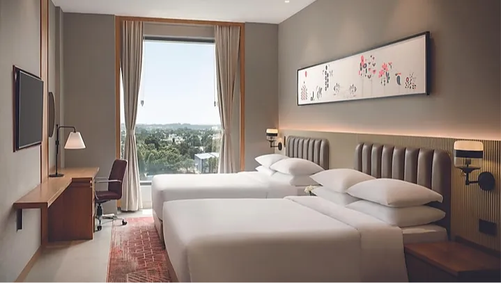 2 Queen Beds, Deluxe Family Room