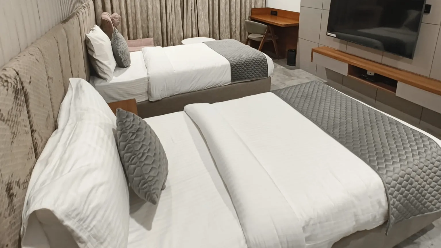 EXECUTIVE GARDEN VIEW TWIN ROOMS
