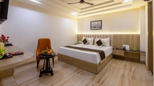 DELUXE ROOM