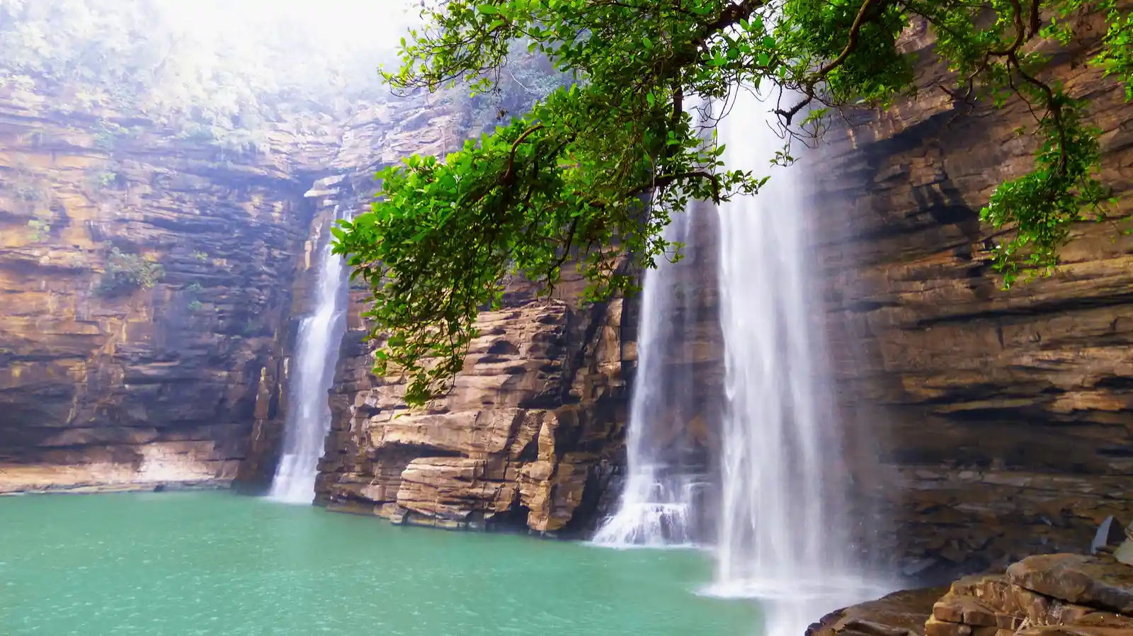 Lakhaniya Dari Waterfall