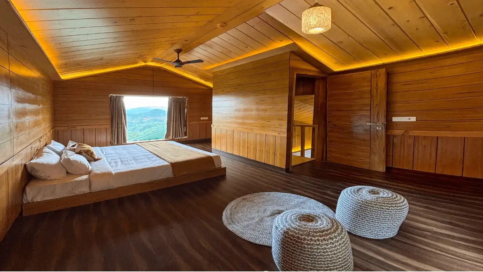 KHWABGAH: DUPLEX SUITE | Triple balcony | Jaccuzzi